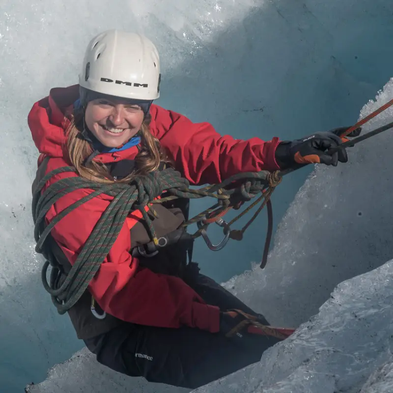 Redning og sikring i bratt snø på Smørstabbreen