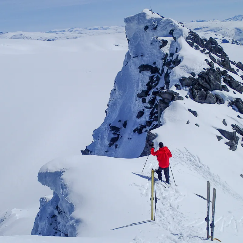Lang skitur med tung sekk over breen